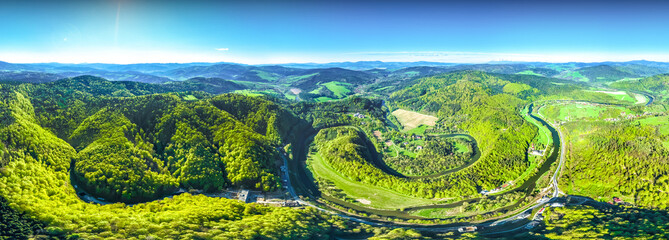 Lot nad Żegiestowem-Zdrojem wiosną. Wiosenna Panorama. © rogozinski