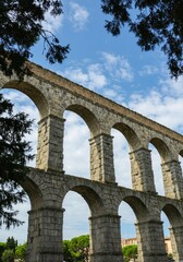 Fototapeta premium Ancient Roman Aqueduct Stands Against a Bright Sky