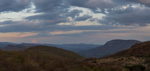 A panoramic photo showing the crown of the mountain.
