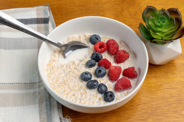 oatmeal top with berries