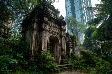 Obraz premium Vanishing Legacy: The Battle Between Ancient Culture and Modern Urbanization