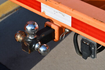 Hitch receiver with multi ball attachment. Rust on ball. Electrical hookup.
