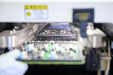 Wave soldering process for PCB tinning in a molten solder bath in a manufacturing facility