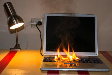 In the room on the table the laptop caught fire, the ignition of the battery and contacts, a short...