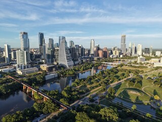 Obraz premium Beautiful Austin skyline during sunset with a stunning aerial drone view 