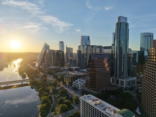 Obraz premium Beautiful Austin skyline during sunset with a stunning aerial drone view 