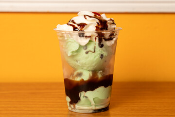 Mint chocolate ice cream sundae