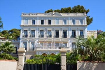 Hyères - Bâtiments aux couleurs du sud