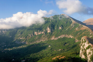 Montagne con nuvole