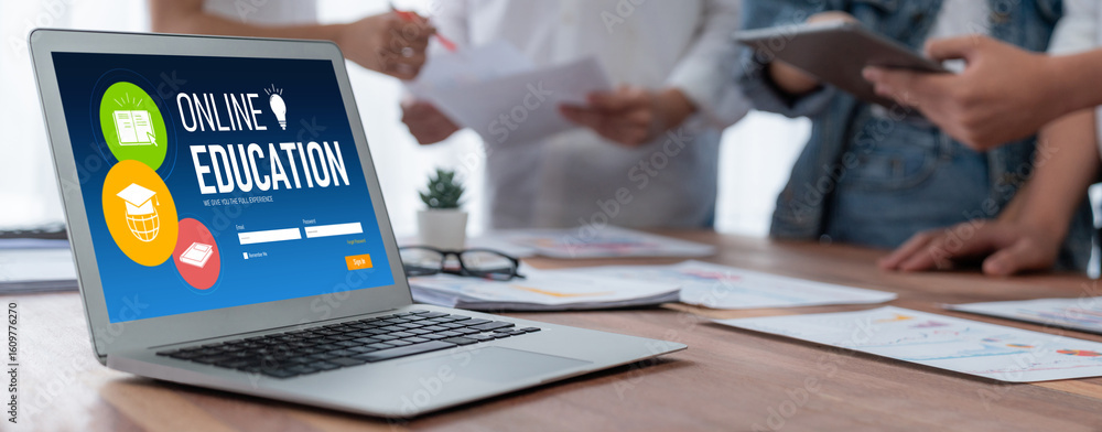 Aufkleber e-learning website with brisk sofware for student to study online on the internet network