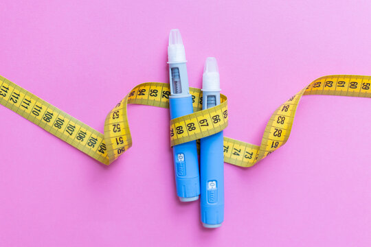 Medical pens for Ozempic therapy on pink background. Illustrating modern solutions for chronic disease treatment. Close-up of weight loss and diabetes injection pens. drugs injection ozempic