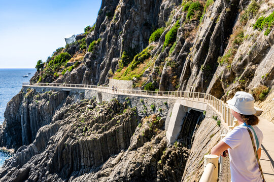 Via dell'Amore, walking path between Riomaggiore and Manarola, Cinque Terre, Italy