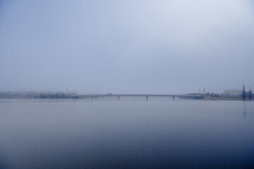 Fototapeta premium The photo showcases the beautiful scenery on both sides of the Lake Burley Griffin