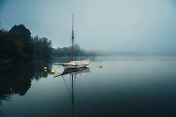 The photo showcases the beautiful scenery on both sides of the Lake Burley Griffin