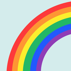 Obraz premium Kolorowy łuk tęczy na jasnoniebieskim tle.