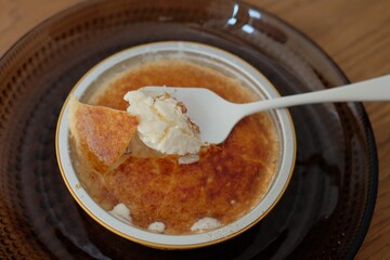 creme brulee ice cream on the plate
