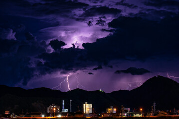 日本の地方都市で撮影した雷雲と落雷の夜景