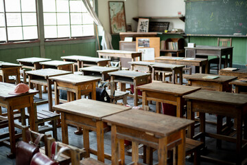 古い校舎の教室	