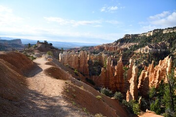 Scenic view of Fairyland Loop Trail in Bryce Canyon National Park under a clear blue sky