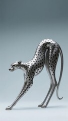 Obraz premium Metallic Sculpture of a Spotted Cheetah in Motion