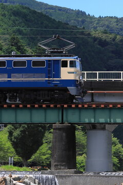 EF65風塗装に復活した大井川鉄道E31形機関車牽引のブルートレイン急行_2025/7/20撮影
