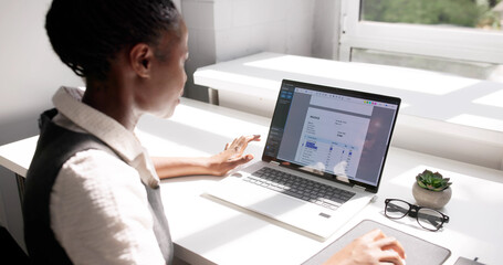 The Accountant Used E-invoice Software