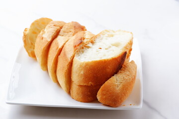 バゲット - 焼きたてでおいしいフランスパン
