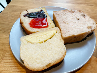 食パン（クルミパン・ミルクカスタード・ジャム）