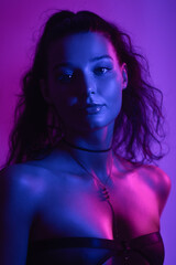 Fototapeta premium Glamorous Woman In Neon Light With Seductive Pose And Trendy Look