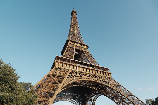 eiffel tower in paris