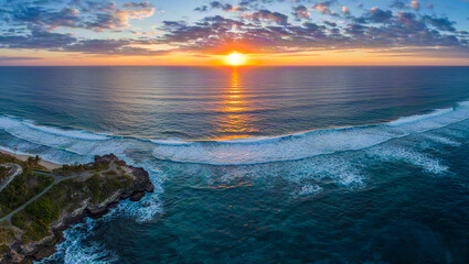 Fototapeta premium Beautiful sunset and waves at sea