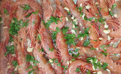 Prawns, zenithal view ready to put in the oven.