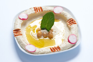 Houmous radis noir et feuille de menthe