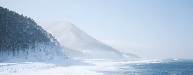 壮大な自然が持つ威厳を感じさせる背景