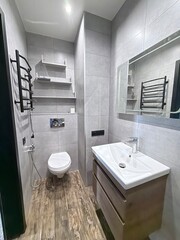 Modern Minimalist Bathroom with Wall-Mounted Toilet and Wooden Floor Tile