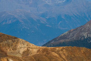 Obraz premium autumnal mountain landscape inside the Stelvio National Park along the Lombard side, Sondrio, Italy