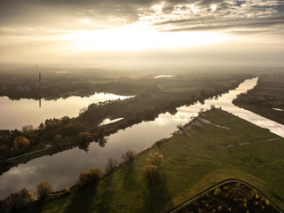 sielski krajobraz z wieczornym letnim niebem © Henryk Niestrój