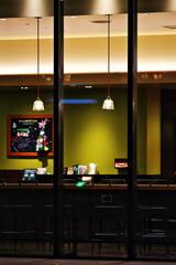 閉店時刻のカフェ