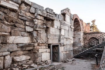 Fototapeta premium The Lefke Gate is a city gate to the east of Nicaea, built during the time of Emperor Hadrian, Iznik, Turkiye