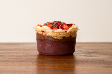 Smoothie bowls with fresh fruit