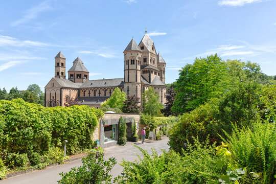 Kirche der Klosteranlage Maria Laach am Rande der Eifel