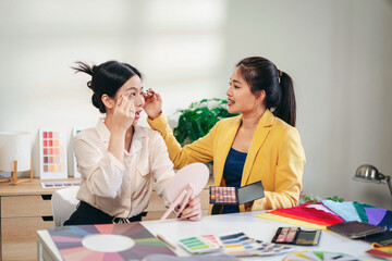 Session Consultation for Personal Color Analysis for Young Women: Makeup Consultation, Color Palette Selection, and Style Advice from a Personal Stylist to Enhance Looks
