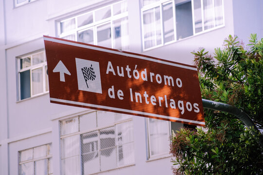 Letrero de autodromo de interlagos
