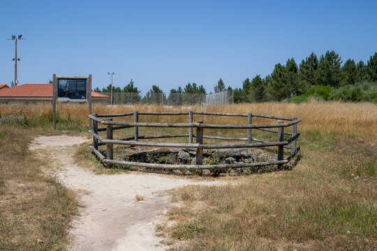 Foxo da Cabrita ou do Lobo de Parada de Sil &ndash; Ribeira Sacra, Galicia, Spain. Ancient stone wolf trap used for traditional hunting in rural Iberian culture.