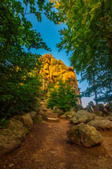 Wejście na Sokolik Duży, lato w Rudawach Janowickich