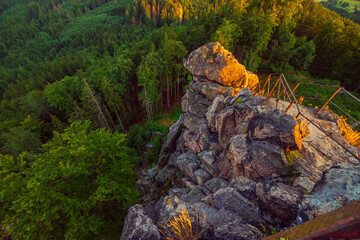 Lato w Rudawach Janowickich, widok krajobrazowy z Sokolika na Karkonosze.	