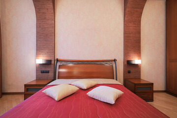Double bed in the bedroom
