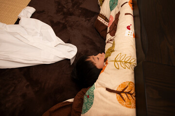 着替えを嫌がる子供