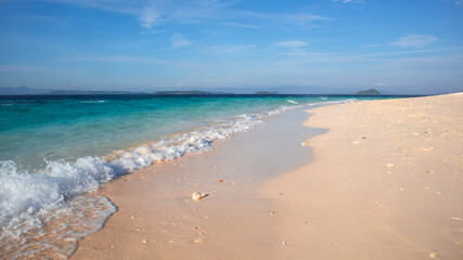 Fototapeta premium Turquoise Sea and White Sand Beach Landscape