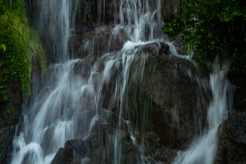 Fototapeta premium 奄美大島の夏の風景。糸をひく水の流れ。